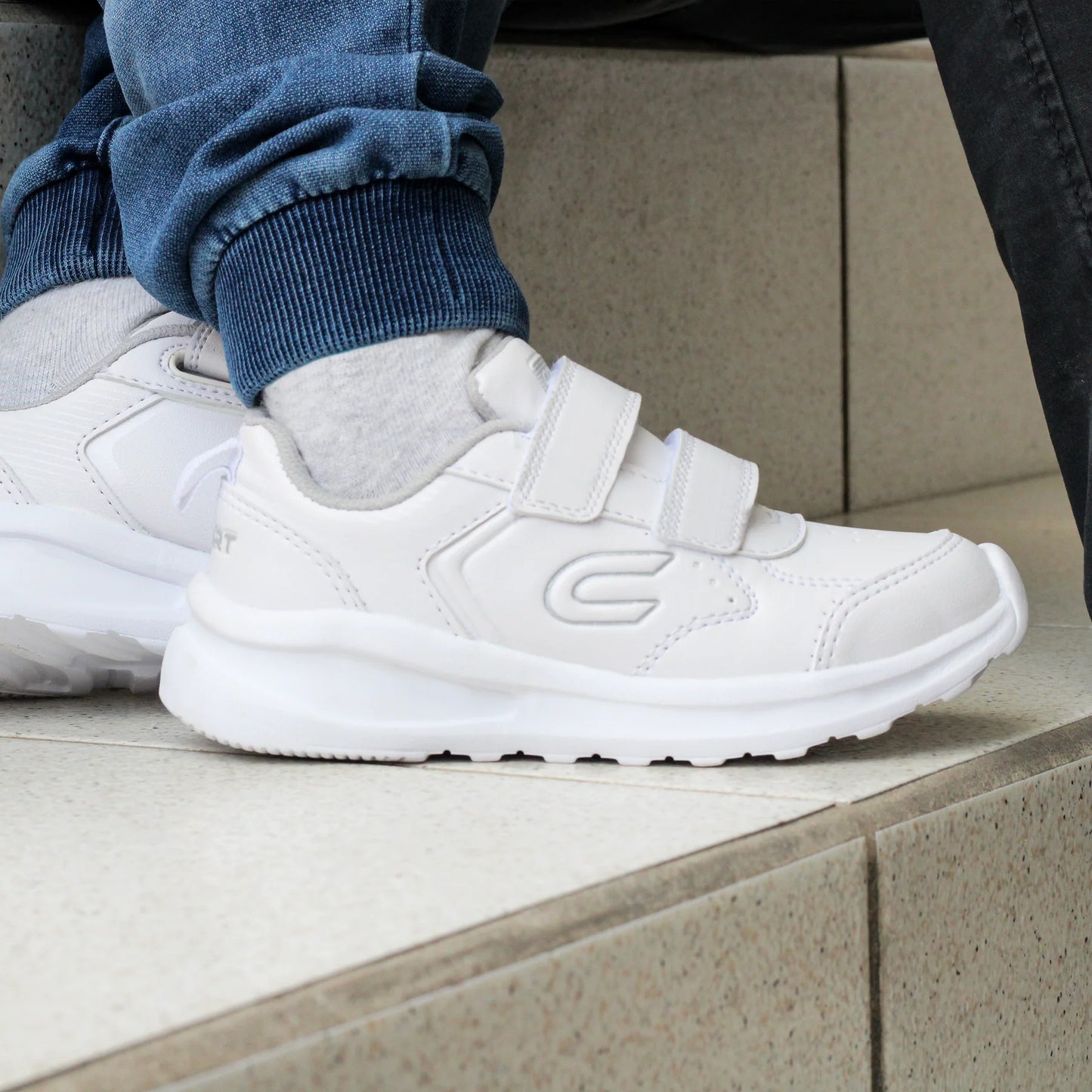 COURT Tenis Escolar para niño de Piel Durable, Cómodos, Ligeros con Velcro