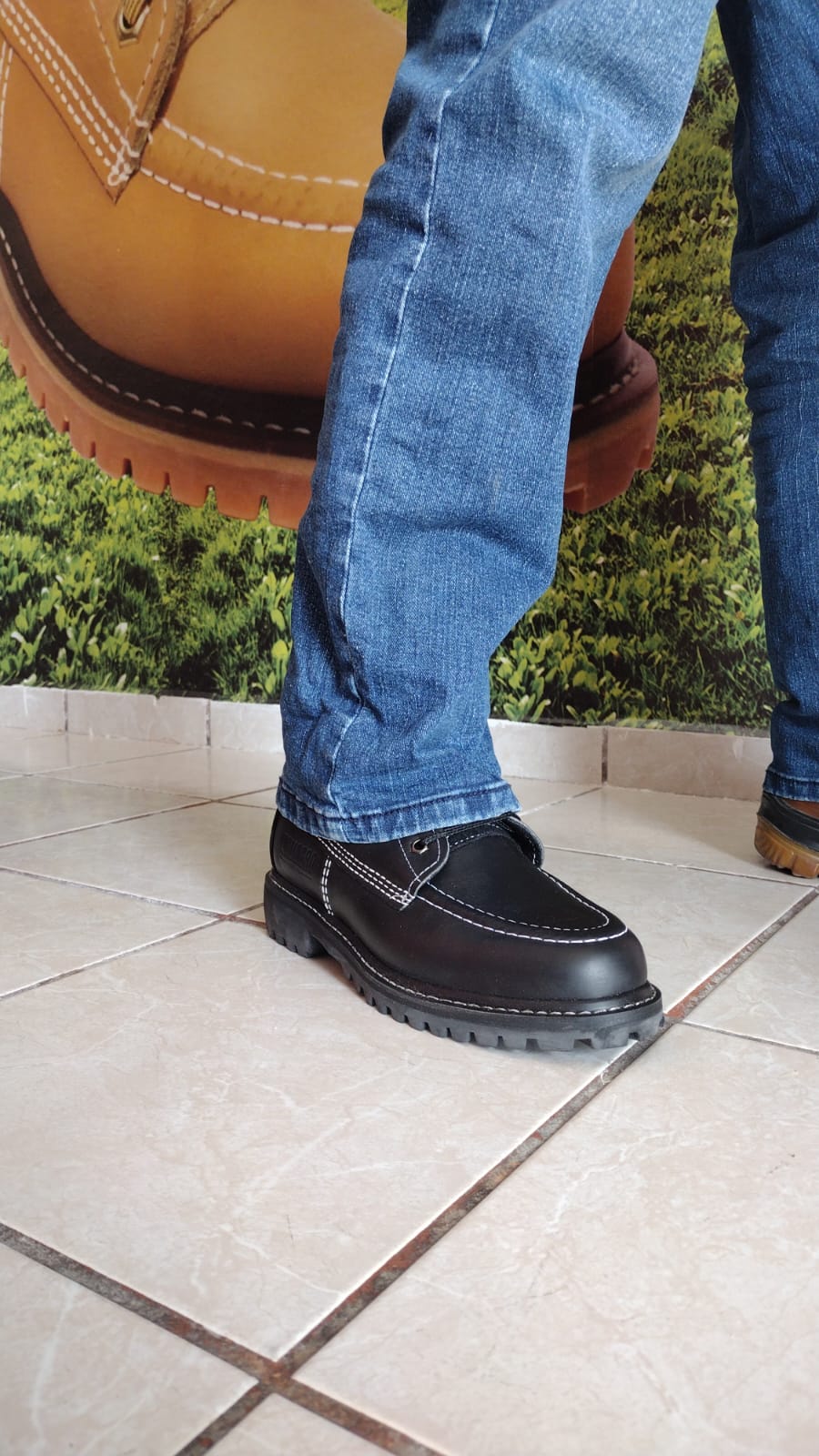 Botas de Trabajo Negras  Crucero – 100% Piel Natural con Suela Antiderrapante